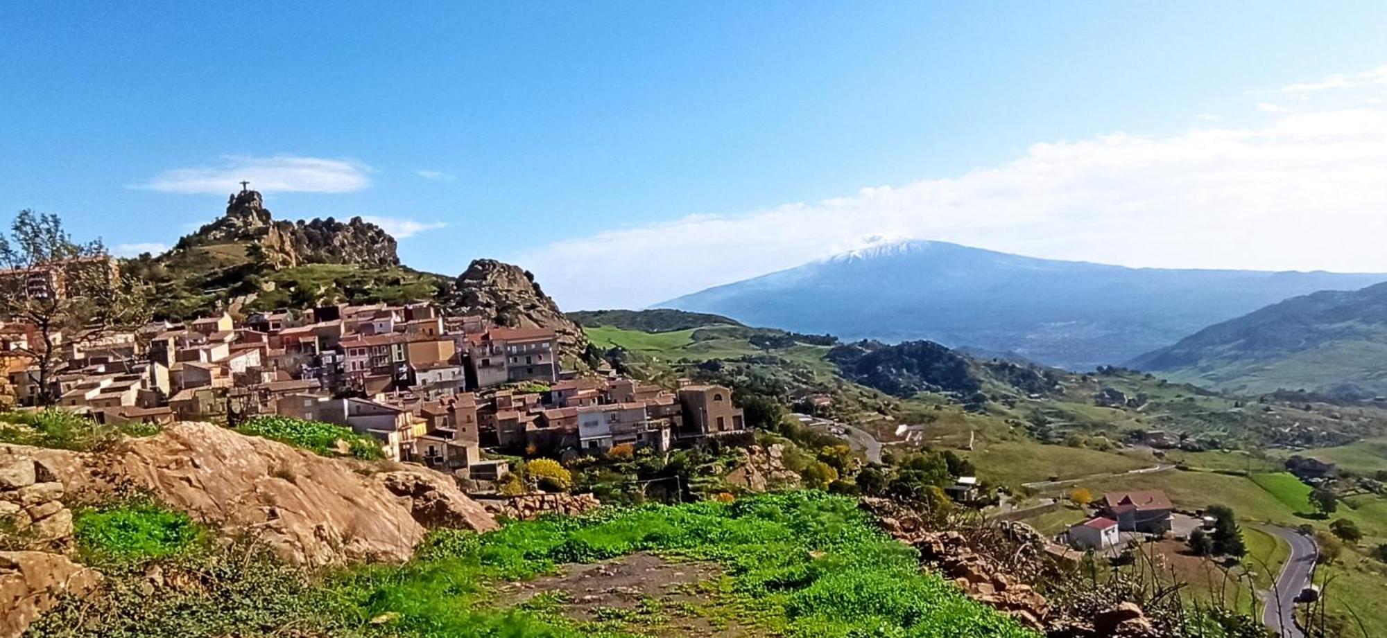 Cesarò Benvenuti Alla Red House Dei Nebrodi מראה חיצוני תמונה